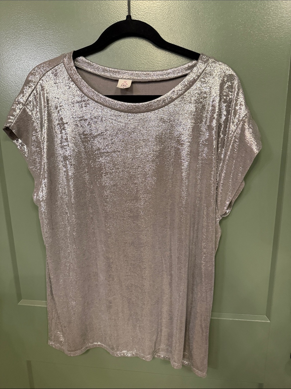 Women's Silver Short Sleeve Tee - Casual Luxe